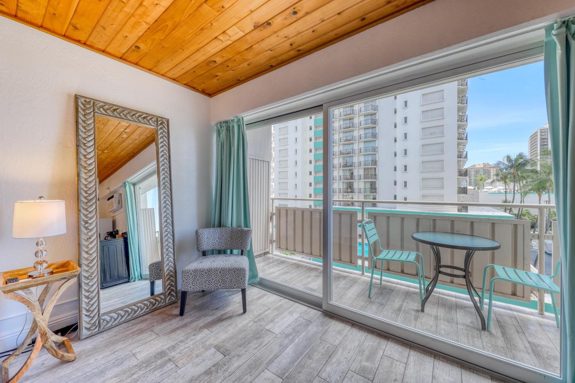 Seashore 62 Honolulu Room photo